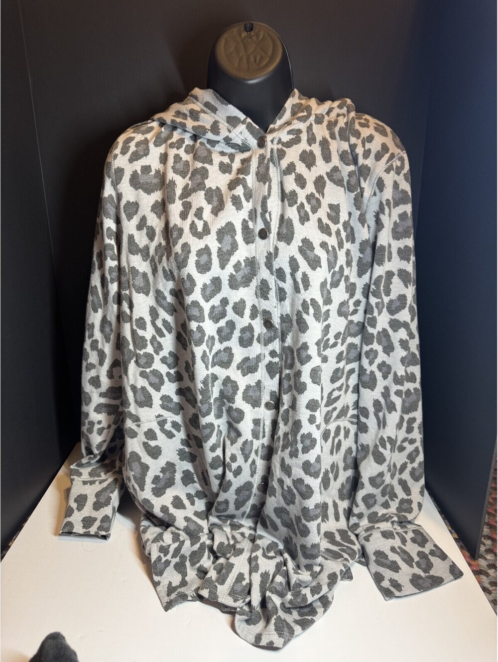 Cuddl Duds Comfort Wear Pullover Hoodie leopard Gray color Size XL
